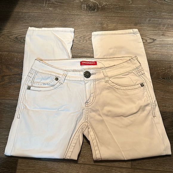 White Capris - Picture 1 of 6